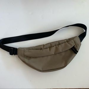 Everlane Renew Transit Bag Crossbody Waist Bag Green